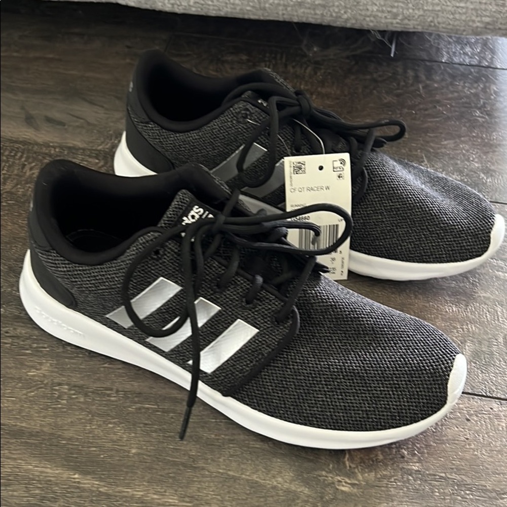 Size 6.5 Women’s Adidas Cloudfoam Sneakers